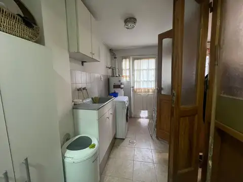 Casa 9 ambientes con 4 baños