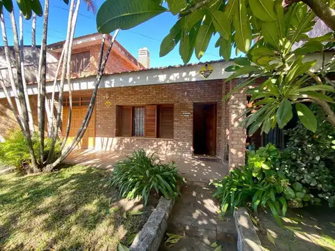 Uruguay 2700