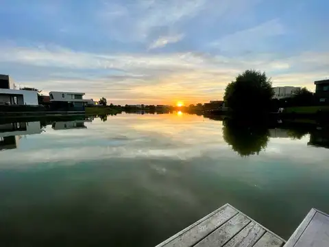 Cantón norte a la laguna sin muebles