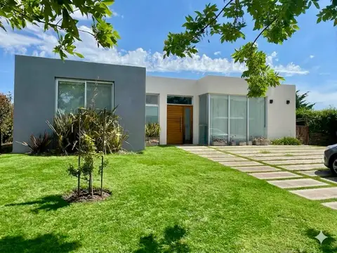 Casa en Alquiler de 3 dormitorios