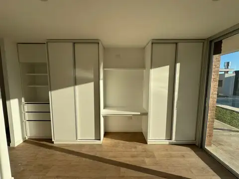 Casa en Venta en Moreno, USD 340.000