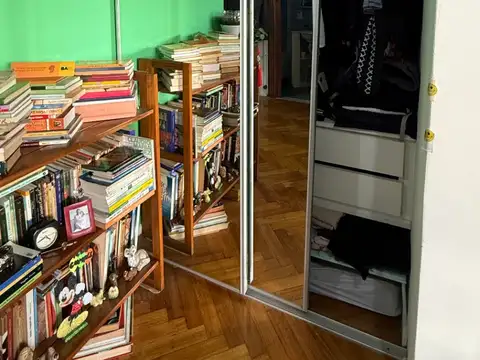 Departamento 2 Ambientes al Frente  con Amplio Balcon, luminoso  Muy Buen estado