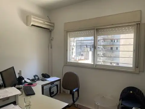 Venta Monoambiente -con cochera en TTe. Peron 900%