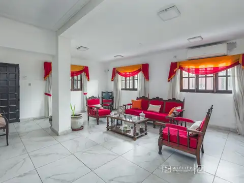 Casa en Venta con 3 cocheras