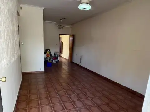 Casa en Alquiler con 2 cocheras