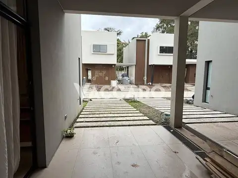 Depto Tipo Casa en Venta con 2 cocheras