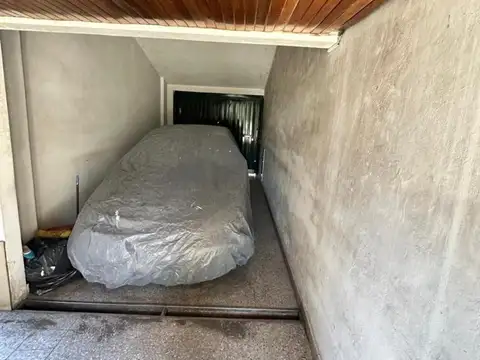 VENTA - CASA 3 AMBIENTES - GALPON y COCHERA - IDEAL PARA VIVIR YTRABAJAR- A METROS DE AVENIDA CROVARA