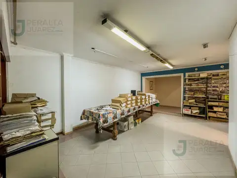 LOCAL COMERCIAL CON OFICINAS Y DEPOSITO EN VENTA/ALQUILER. UNICO!