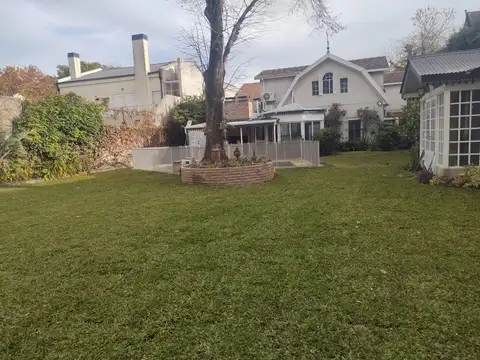 Casa en Venta con 8 cocheras