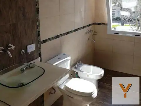 Casa en venta - 3 dormitorios 3 baños - 1250mts2 - Haras Del Sur I, La Plata