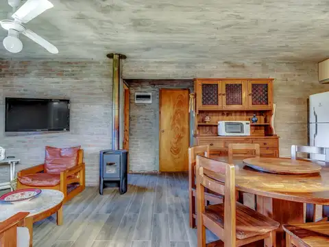 Casa 4 ambientes con 1 baño