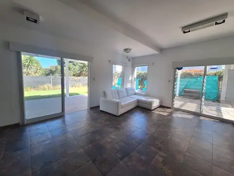 Casa 3 ambientes con 1 baño