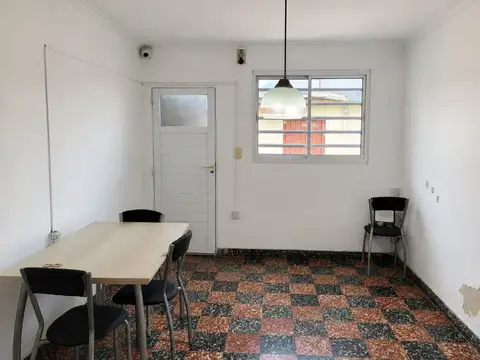 PH 1 dormitorio Patio y cochera en venta 