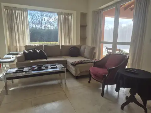 Casa Estilo Sante Fe en Venta en Santa Barbara