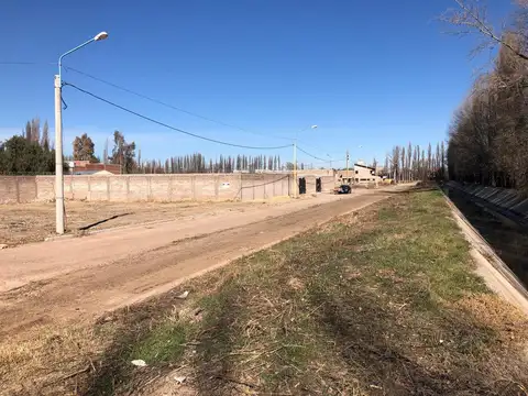 Terreno (en esquina) con todos los servicios y excelente ubicación - ciudad de Centenario - NEUQUÉN
