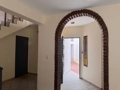 CASA EN VENTA CON LOCAL