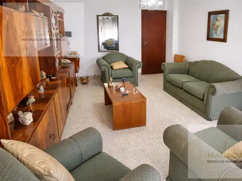 Casa 5 ambientes con 2 baños