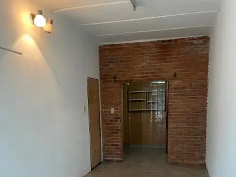 Hipólito Yrigoyen 884 , Piso 0