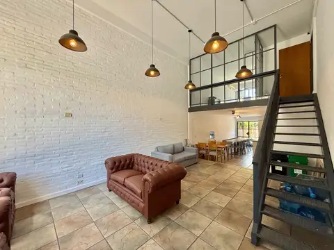 Oficina en Alquiler con 2 cocheras