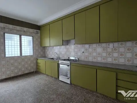Casa 6 ambientes con 4 baños