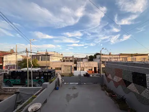 Depto Tipo Casa 5 ambientes con 2 baños