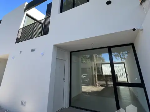 Depto Tipo Casa en Alquiler de 2 dormitorios