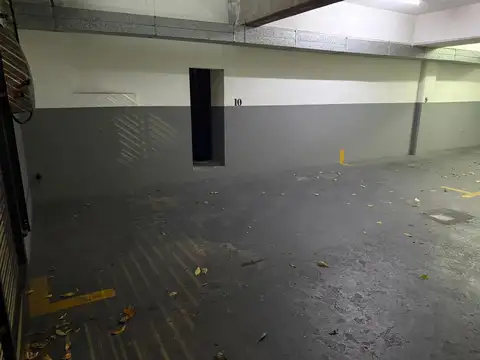 Venta cochera muy bien ubicada en PB Flores