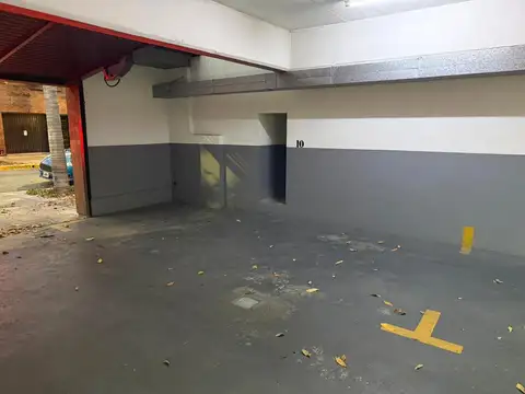 Venta cochera muy bien ubicada en PB Flores