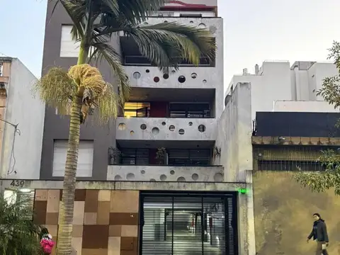 Venta cochera muy bien ubicada en PB Flores