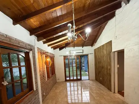 Casa 4 ambientes con 2 baños
