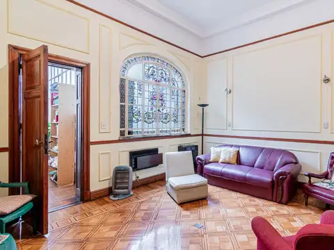 Depto Tipo Casa en Venta 90 años