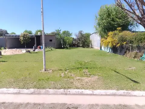 VENTA TERRENO en Cavour.-