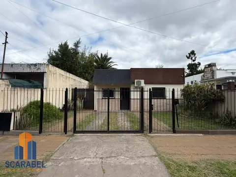 Casa en venta c/ cochera en Merlo