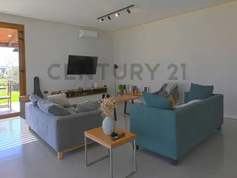 Casa 5 ambientes con 3 baños
