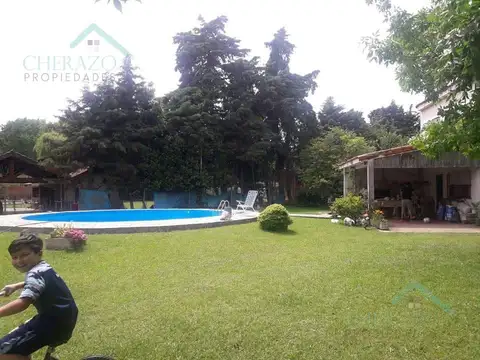 Casa en Venta con 3 cocheras
