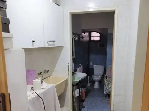 *PH DE 2 AMBIENTES AL FRENTE EN MUY BUEN ESTADO* RETASADO DE 67.000 A 52.000.-