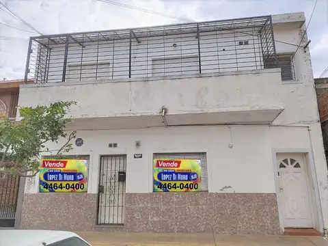 *PH DE 2 AMBIENTES AL FRENTE EN MUY BUEN ESTADO* RETASADO DE 67.000 A 52.000.-