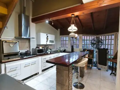 Depto Tipo Casa 5 ambientes con 2 baños