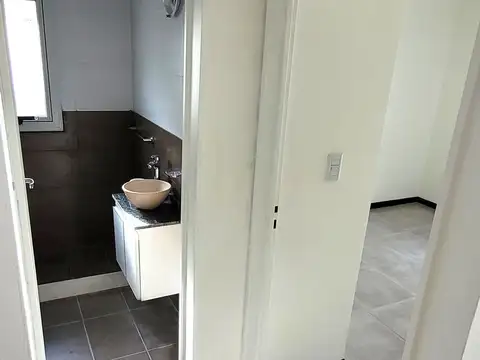 Moderno Departamento de 1 Dormitorio con Patio en Venta – Exclusiva Torre Mitre 2 - Planta Baja "C"