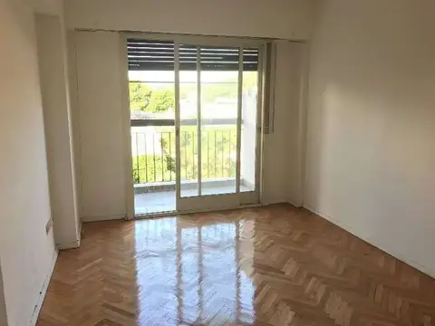 Deparamento 2 ambientes luminoso con balcón