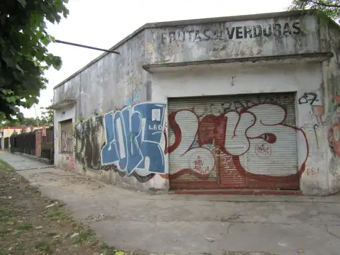 VENTA DE LOCAL CON VIVIENDA EN BURZACO