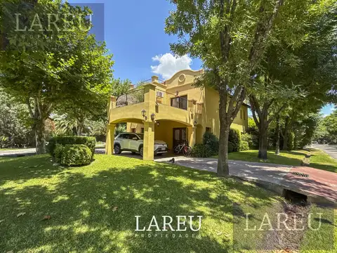 Casa 5 ambientes con 3 baños