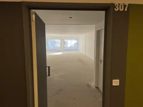 Oficina a estrenar con terraza propia – 180 m² en Recoleta