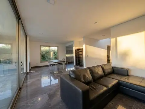 Casa en Venta en Coronel Dorrego, USD 550.000
