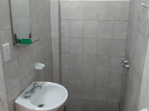 C & P Inmobiliaria alquila: Arroyito, 2 dormitorios, patio, sin expensas.-