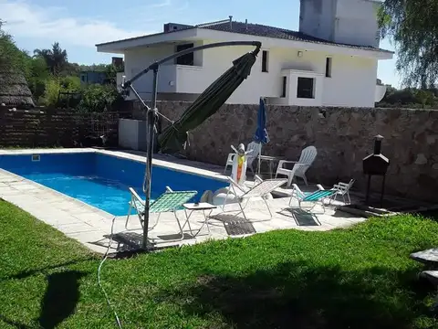 VENTA DE DOS CASAS CON PILETA VILLA DEL LAGO
