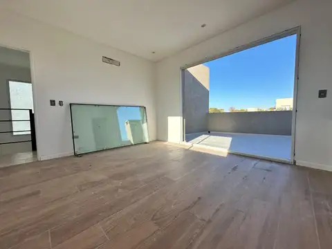Casa en Venta con 4 cocheras