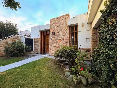 VENTA CASA EN BARRIO SANTA ANA, 3 DORMITORIOS