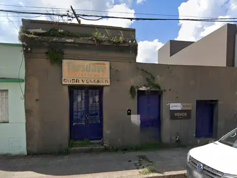 Casa en calle RIVADAVIA