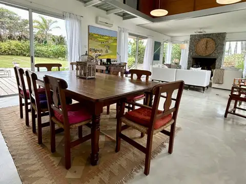 Casa de 3 dormitorios en suite en Rincón del Indio